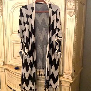 Signature Light weight fringed duster